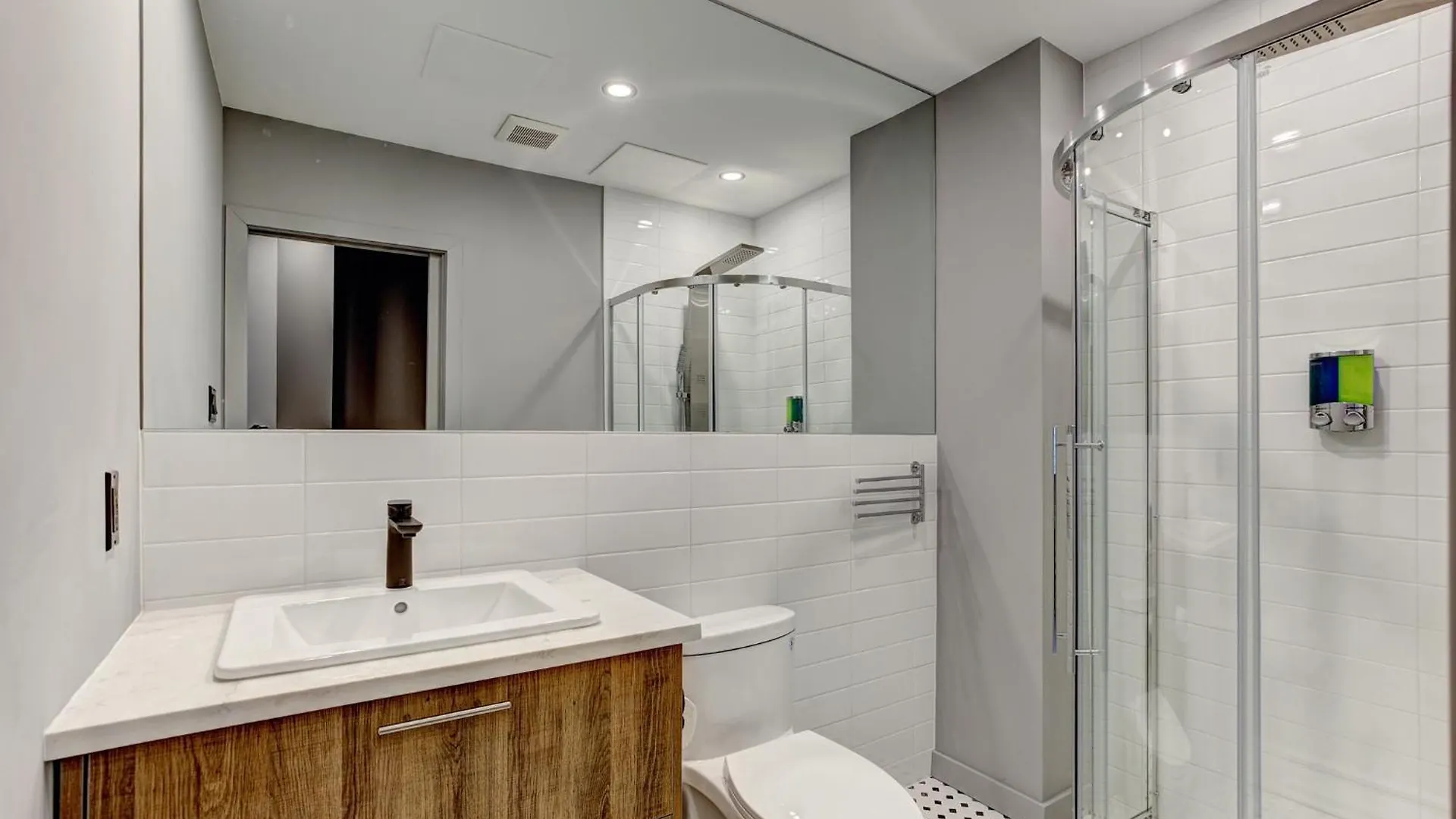Stanley Court Apartments By Simplissimmo